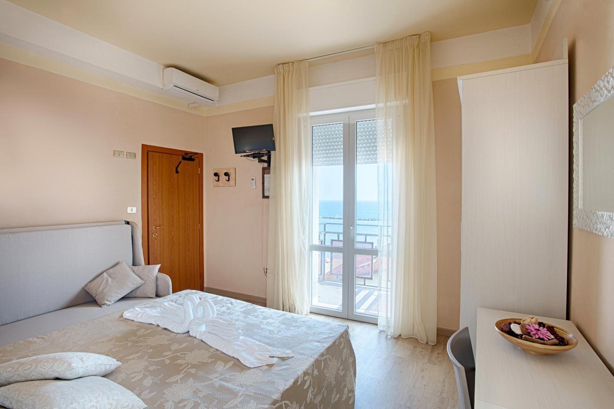 Hotel Barca D'Oro Bellaria-Igea Marina Esterno foto